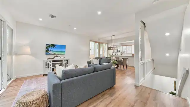 Listing Photo 11