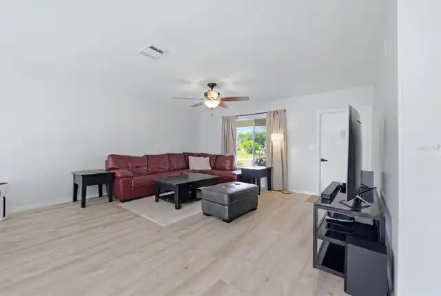 Listing Photo 12