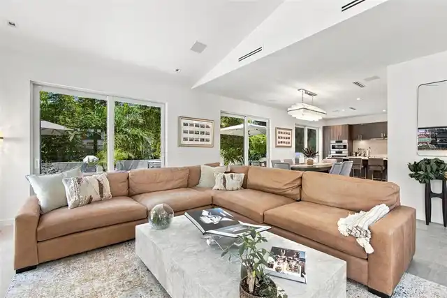 Listing Photo 11