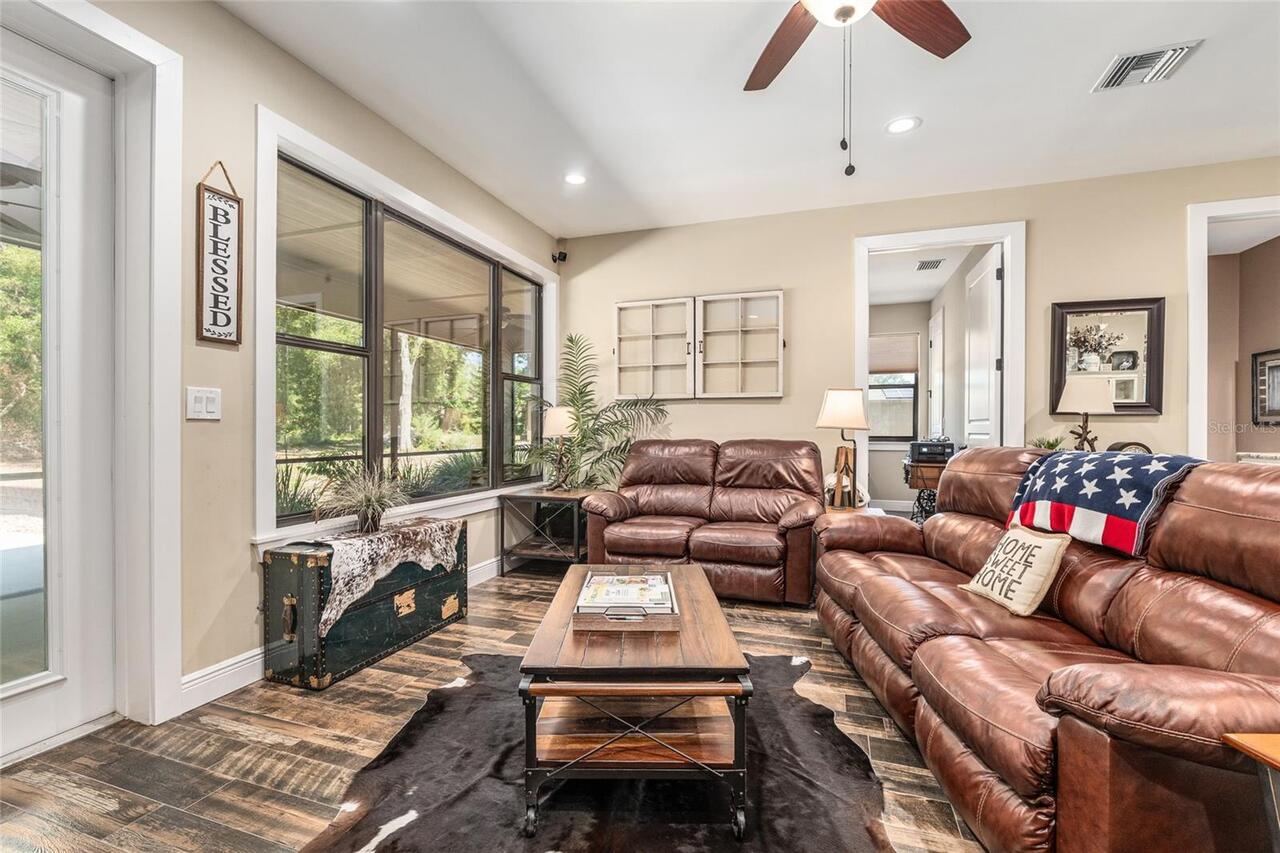 Listing Photo 11