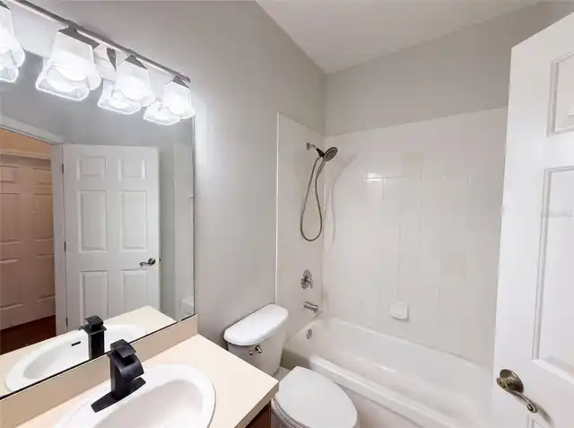 Listing Photo 12