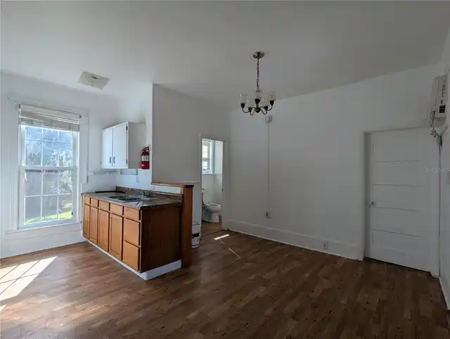 Listing Photo 12