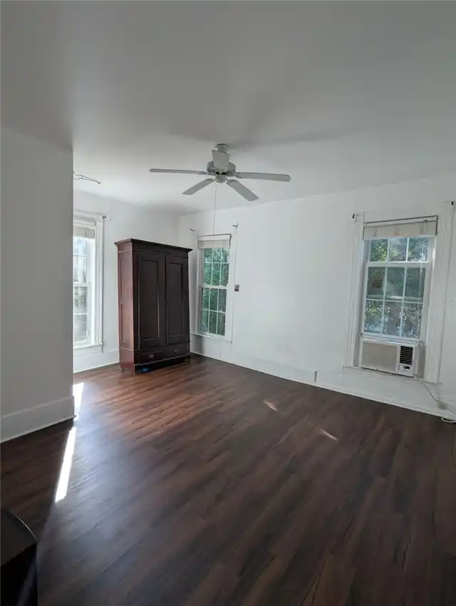 Listing Photo 16