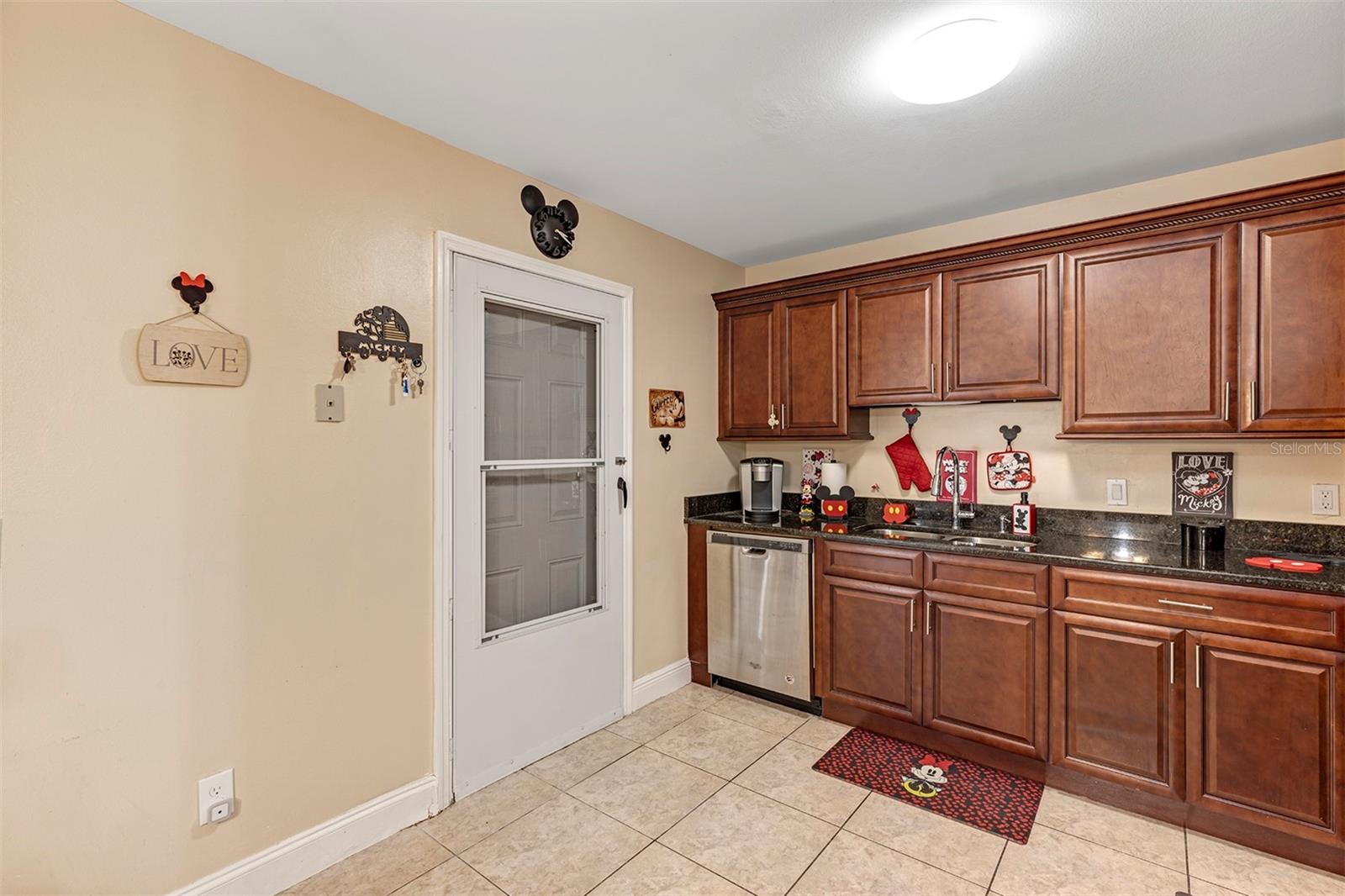 Listing Photo 12