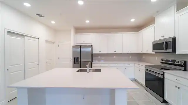 Listing Photo 10
