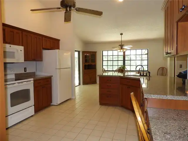Listing Photo 10