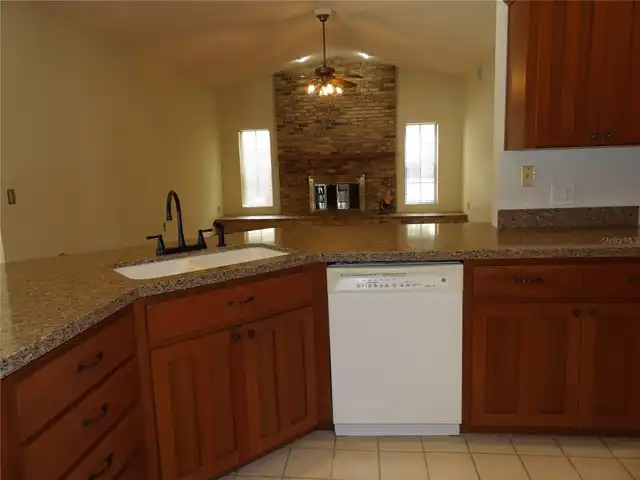 Listing Photo 12