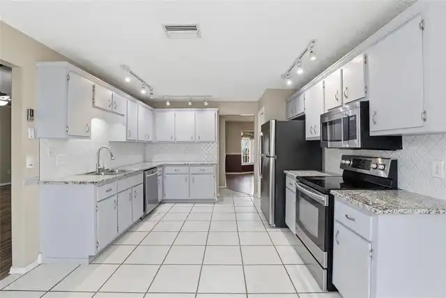 Listing Photo 9