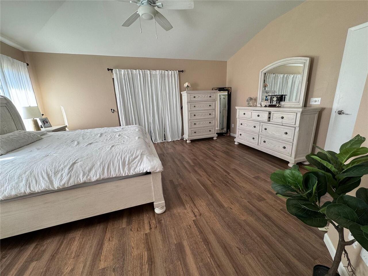 Listing Photo 11