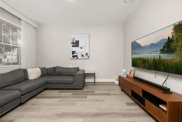 Listing Photo 8