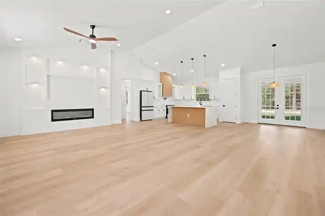 Listing Photo 10