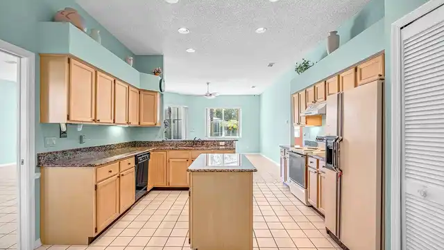 Listing Photo 15