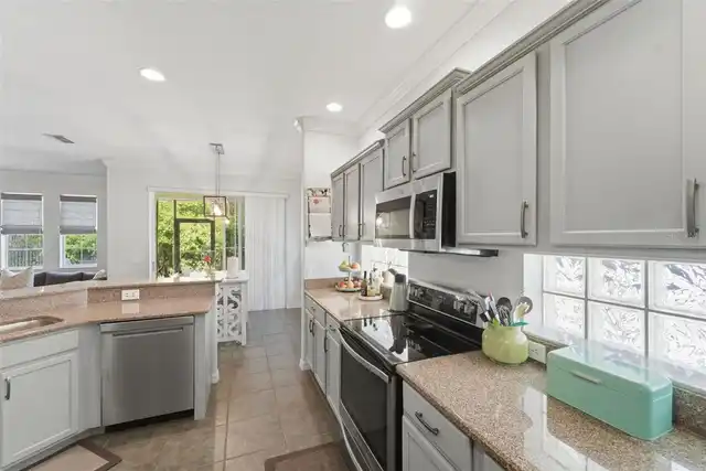 Listing Photo 18