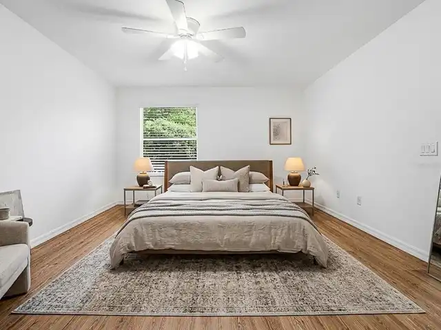 Listing Photo 12