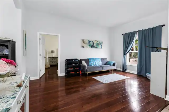 Listing Photo 10