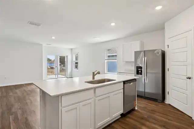 Listing Photo 10