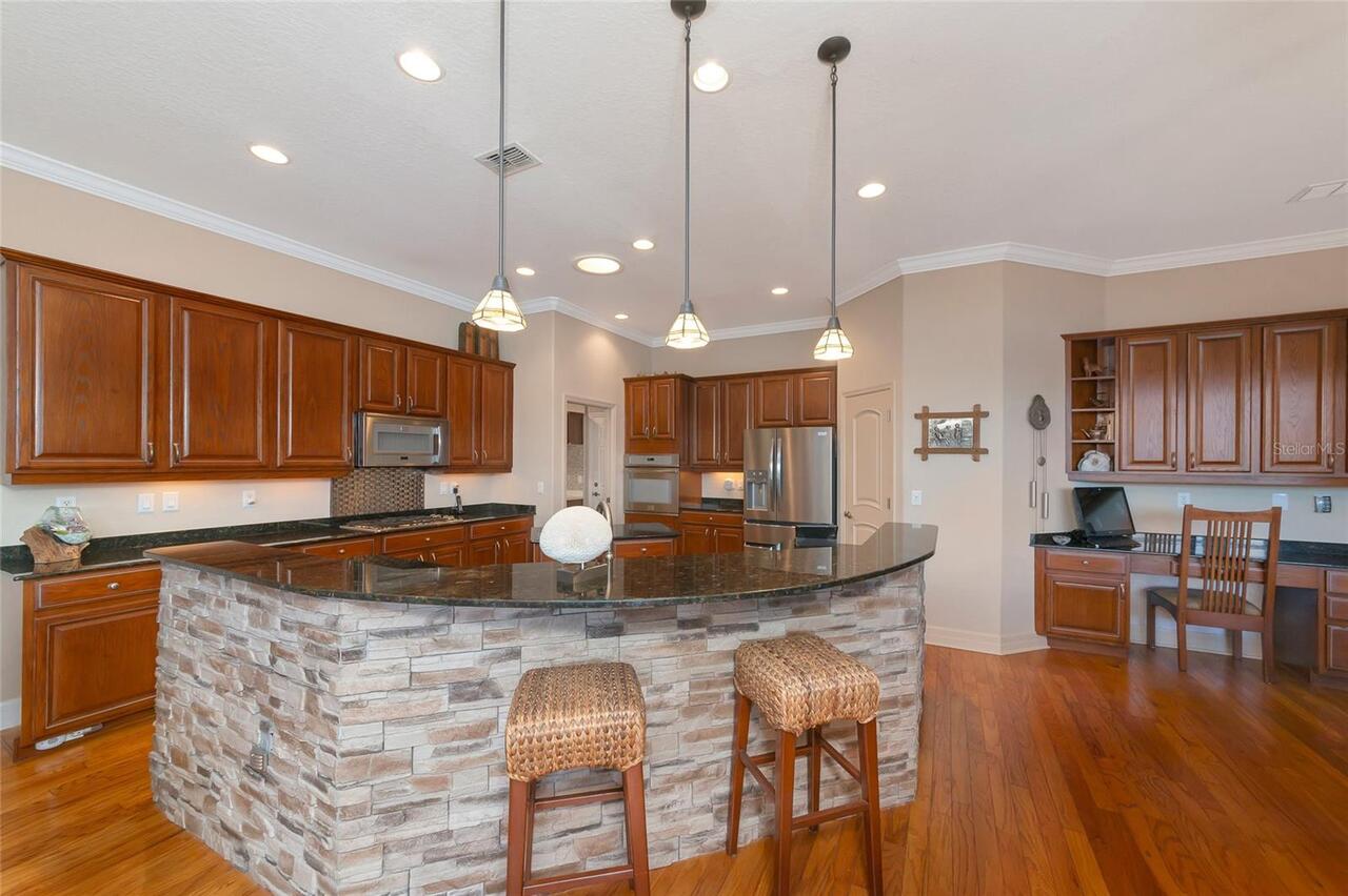 Listing Photo 11