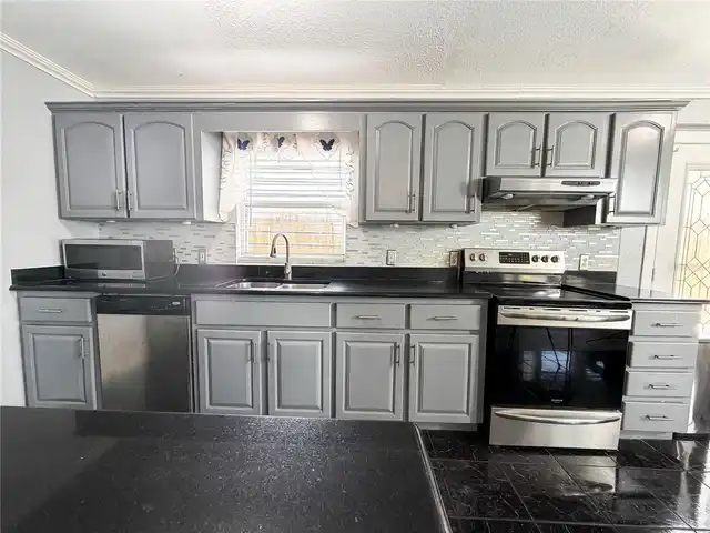 Listing Photo 6