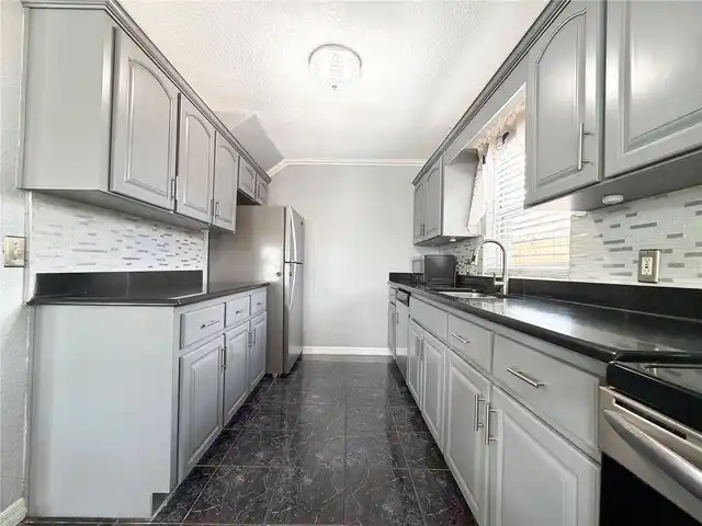 Listing Photo 7