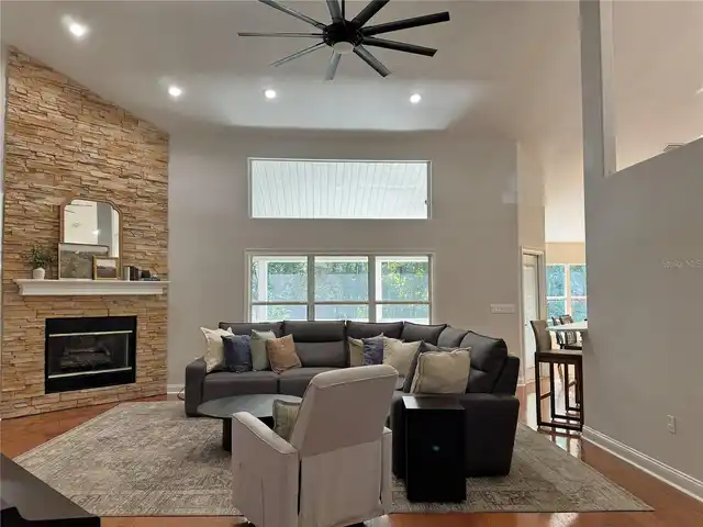 Listing Photo 10