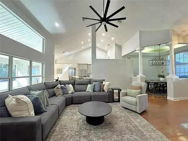 Listing Photo 12