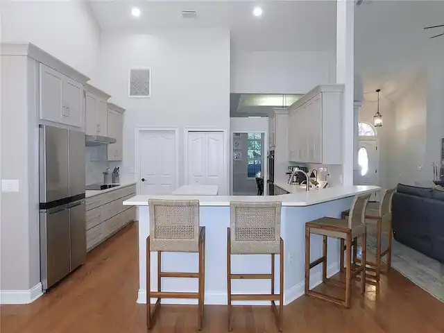 Listing Photo 17