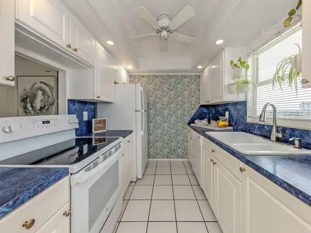 Listing Photo 11