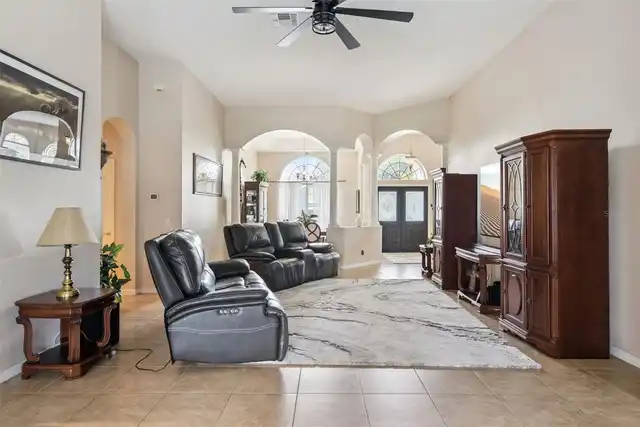 Listing Photo 11