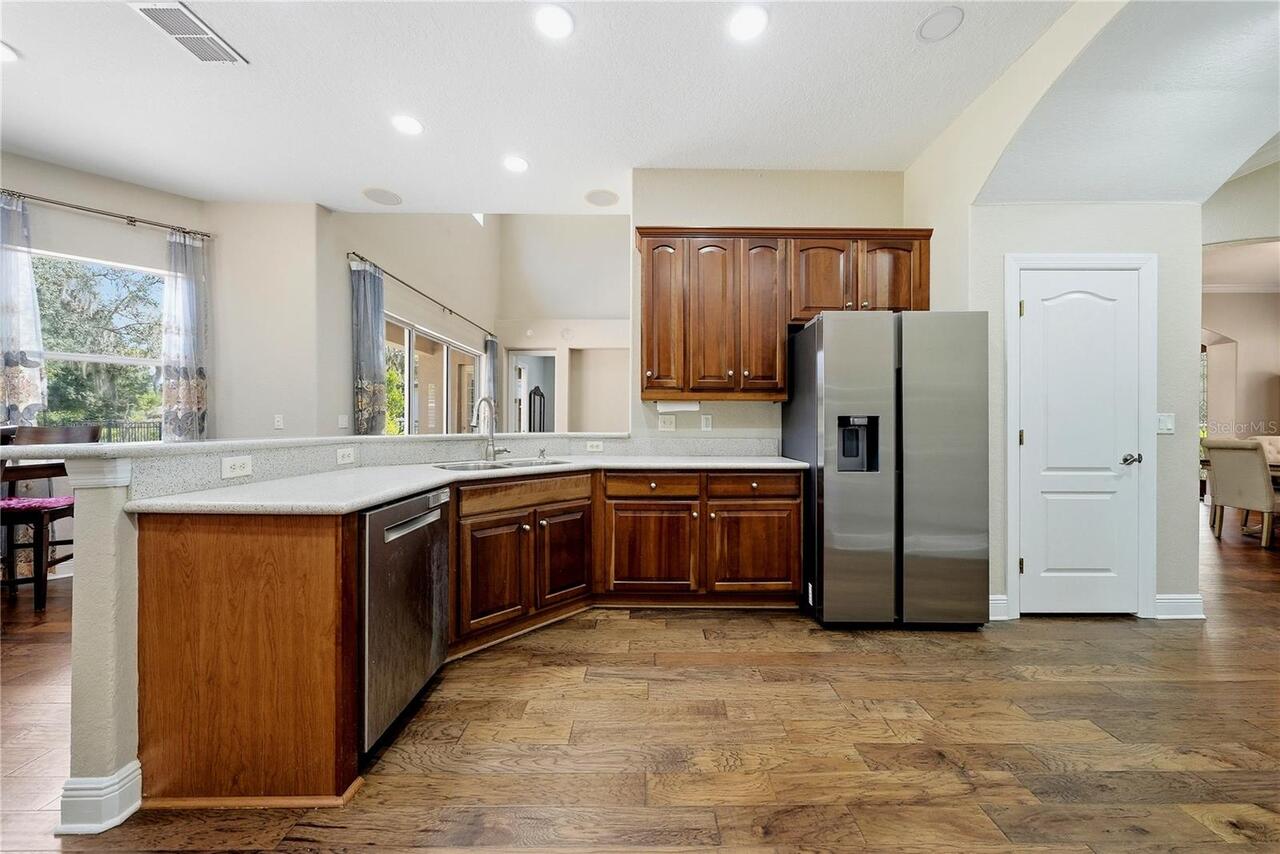 Listing Photo 10