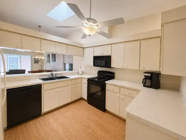 Listing Photo 8
