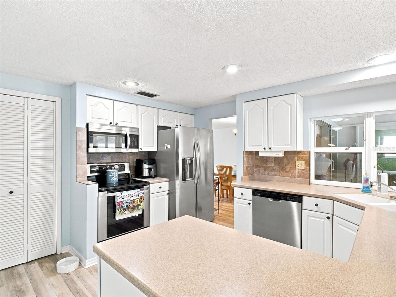 Listing Photo 11