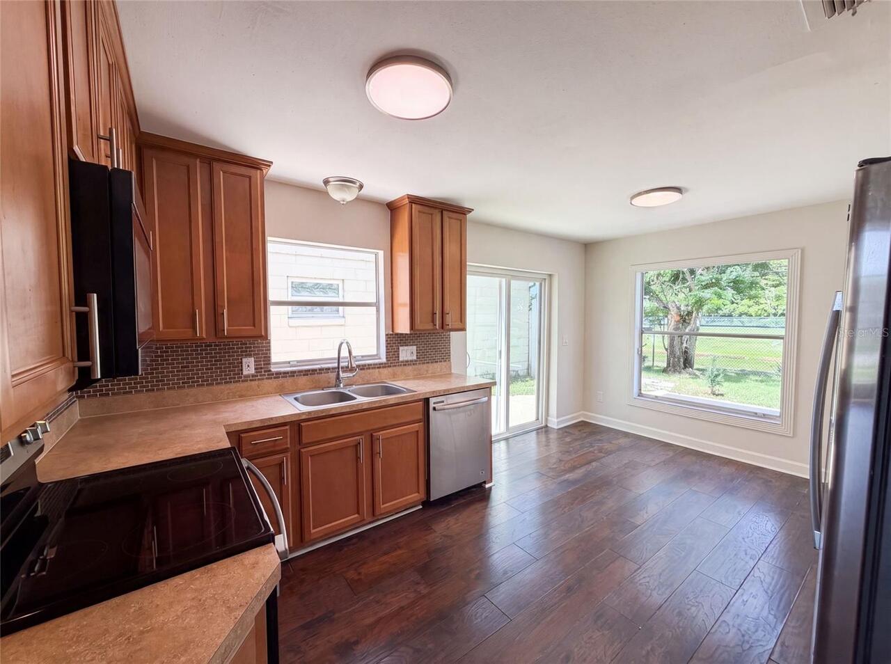 Listing Photo 8