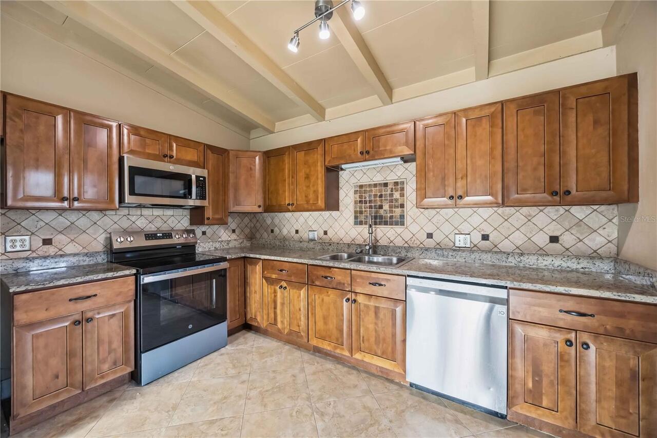 Listing Photo 8