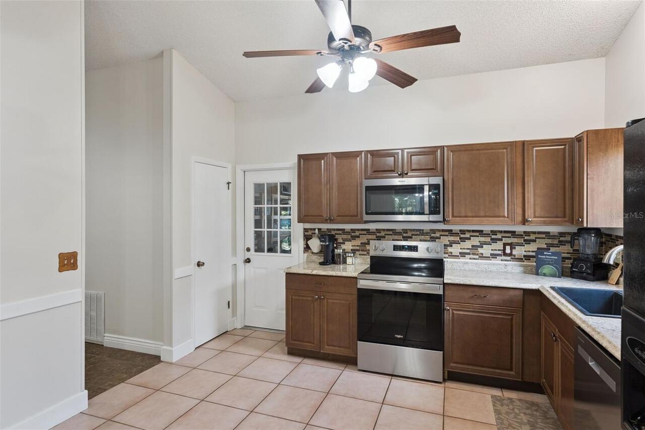 Listing Photo 10