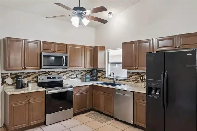 Listing Photo 11