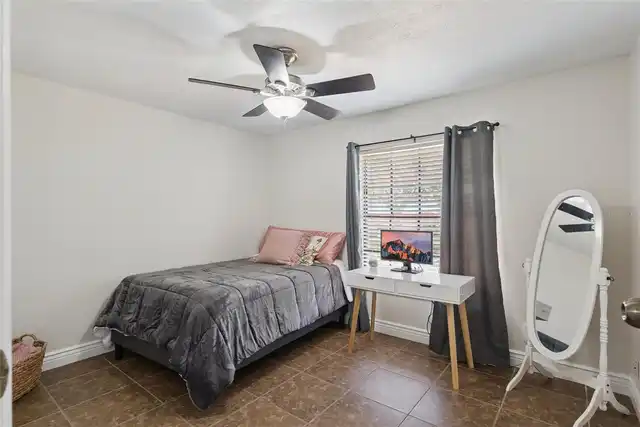 Listing Photo 16