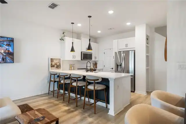 Listing Photo 11