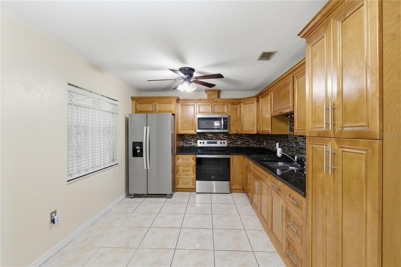 Listing Photo 12