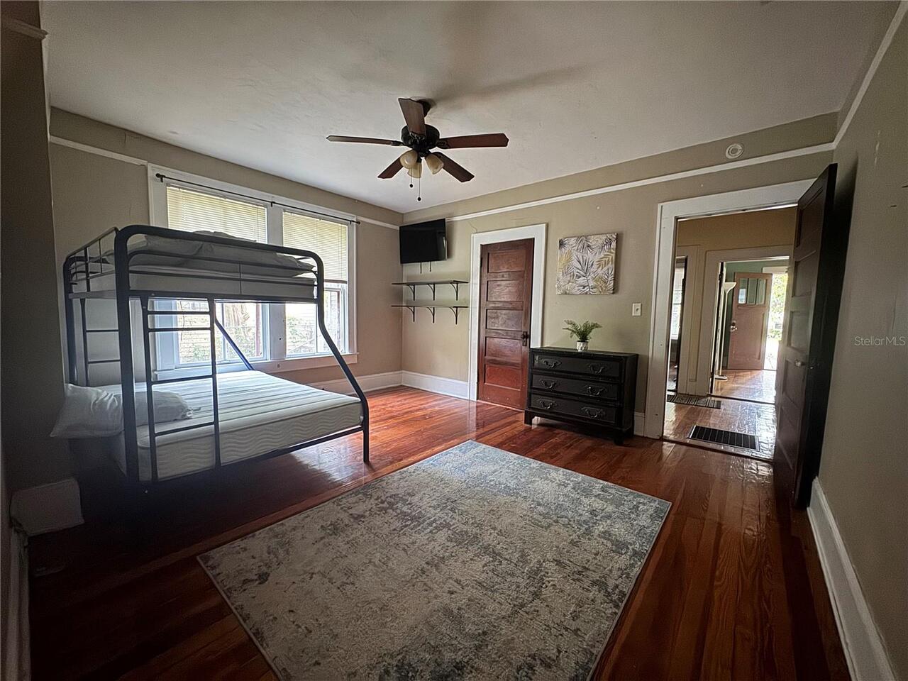 Listing Photo 11