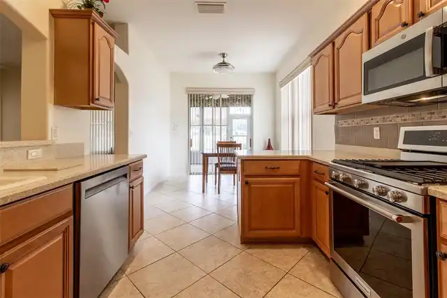 Listing Photo 8