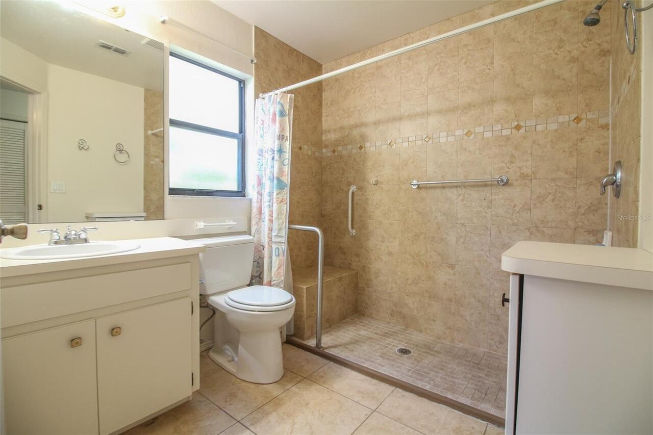 Listing Photo 8