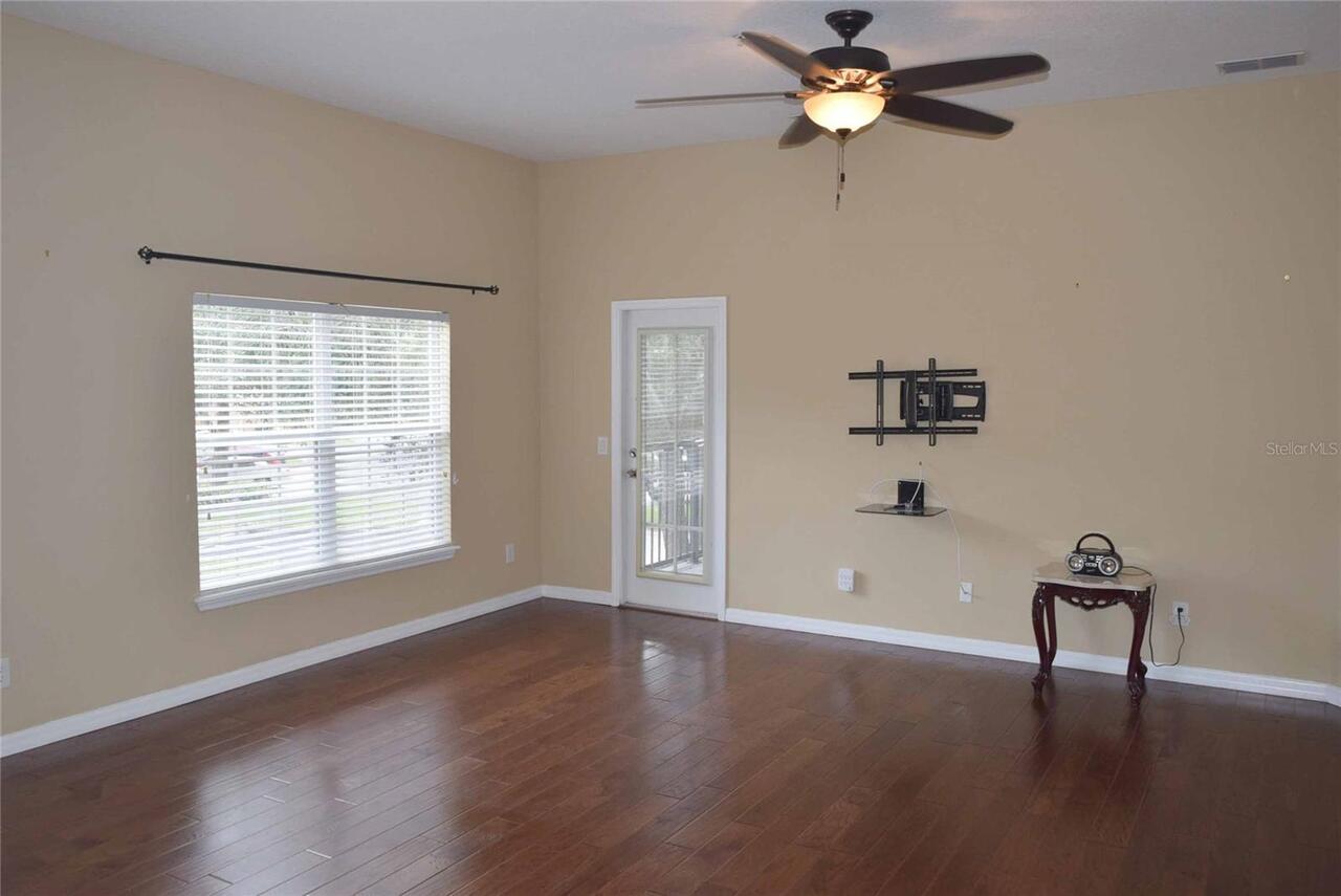 Listing Photo 8