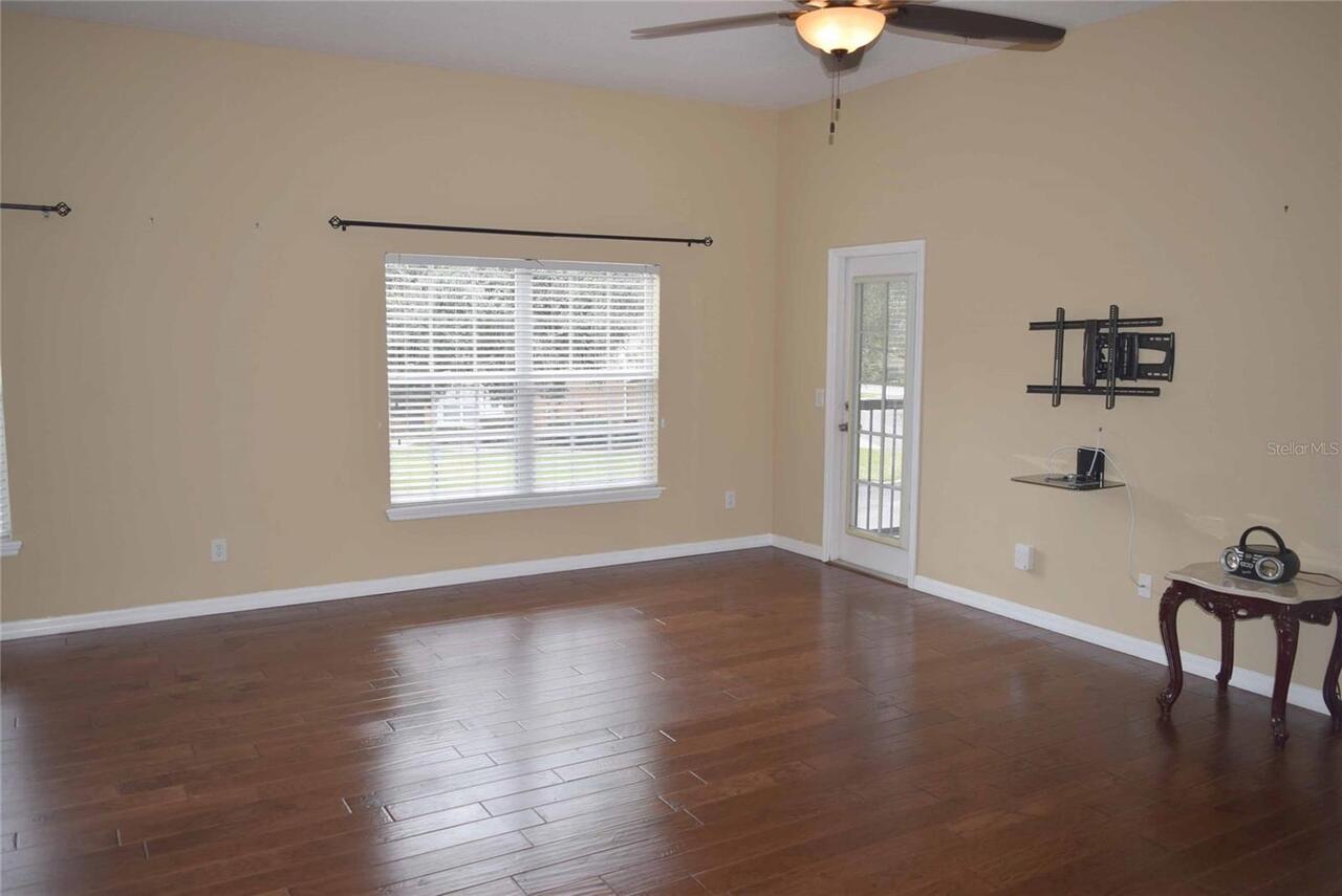 Listing Photo 9