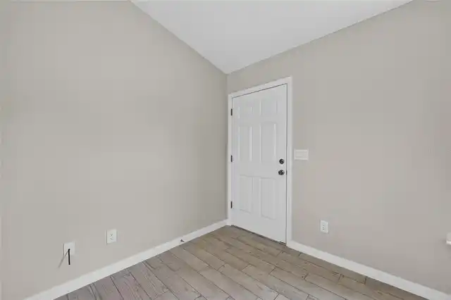 Listing Photo 12