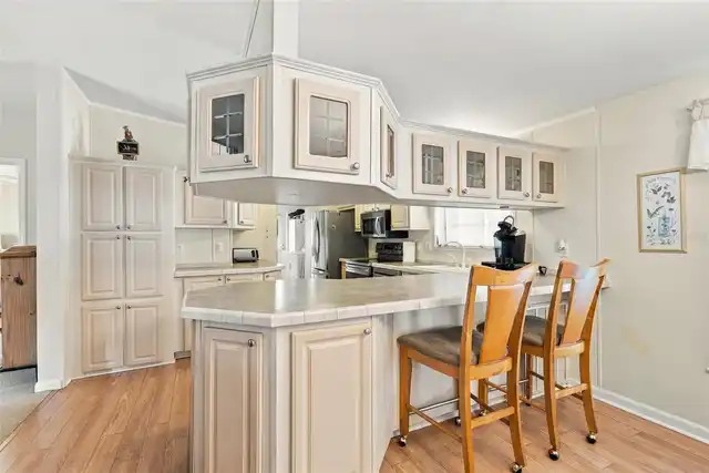 Listing Photo 8