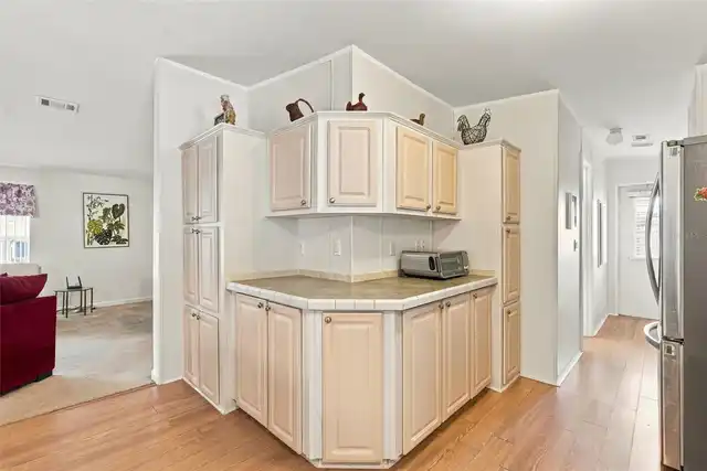 Listing Photo 11