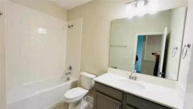 Listing Photo 12