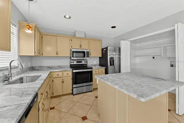 Listing Photo 11