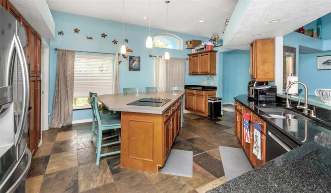 Listing Photo 12