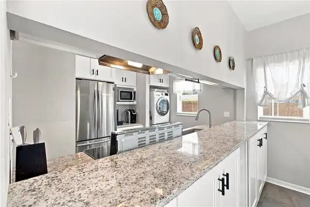 Listing Photo 12